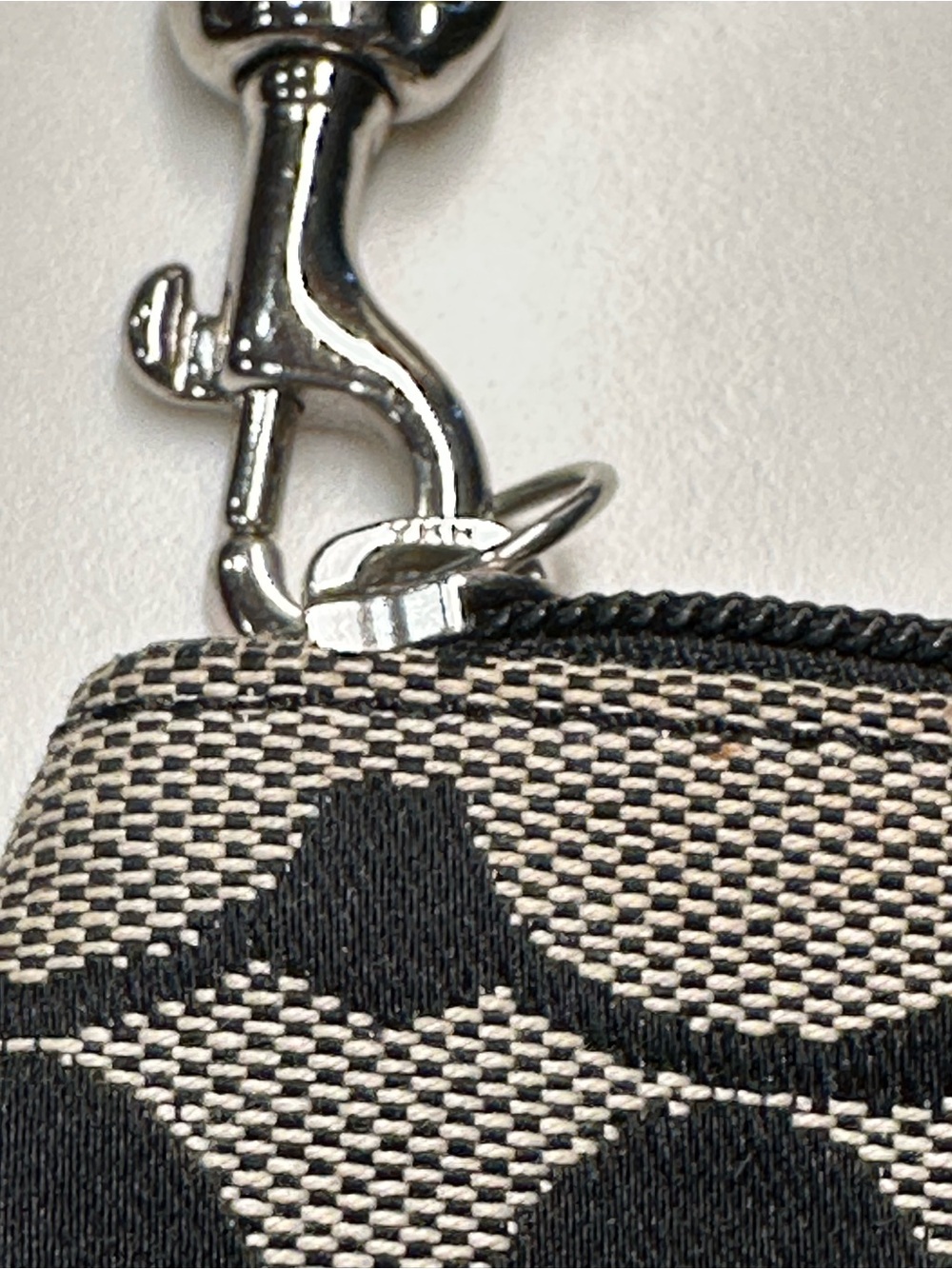 🌹Coach Signature Canvas Wristlet in Black/Gray - Picture 4 of 9